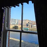 The Queens Hotel