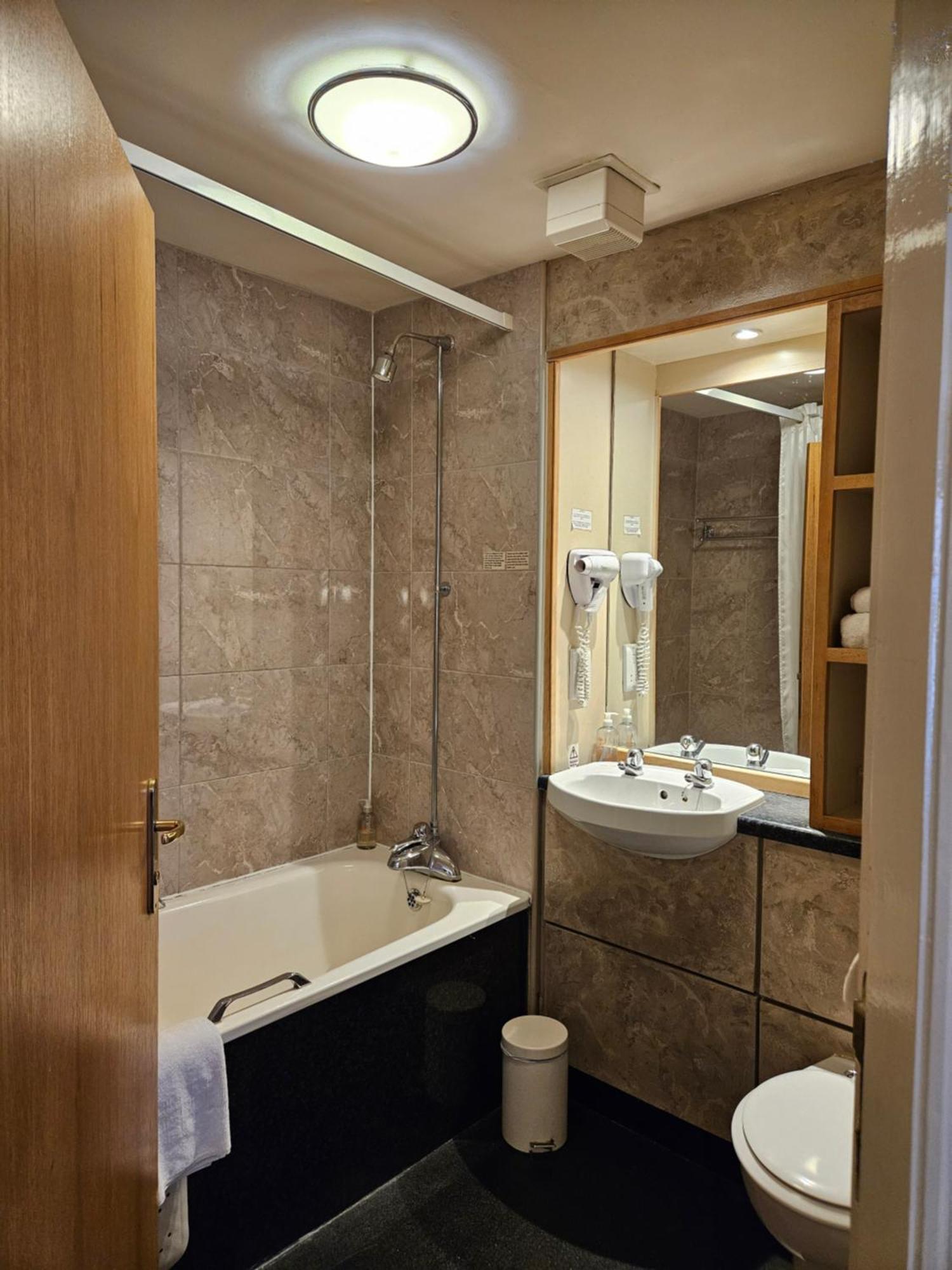 Hotel The Queens 3*